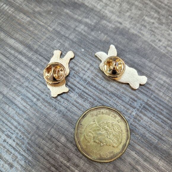 Brand New Set of 2 Winnie The Pooh Pins - Picture 6 of 6